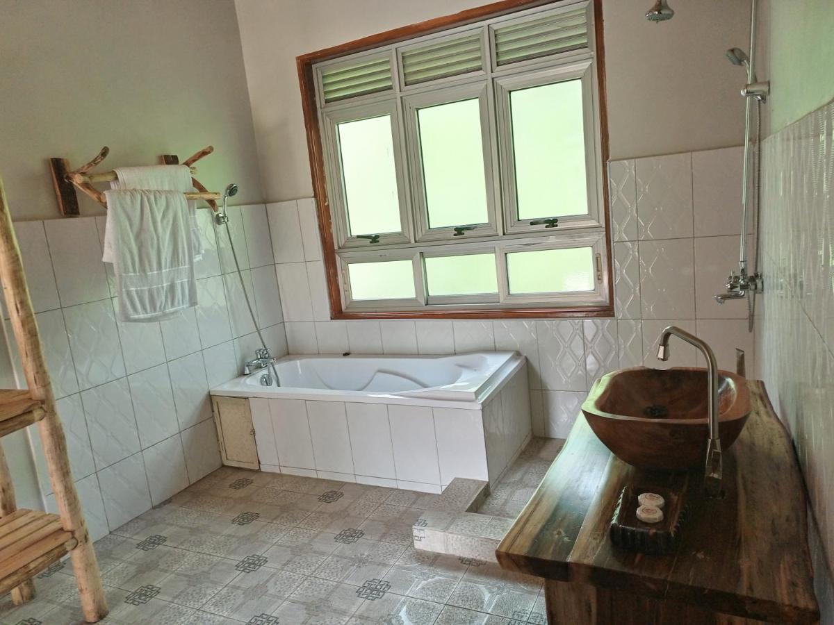 Chimpanzee Capital Safari Lodge Bigodi Εξωτερικό φωτογραφία